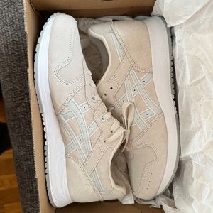 NIB - Women’s ASICS Lyte Classic’s Birch/ Glacier Grey